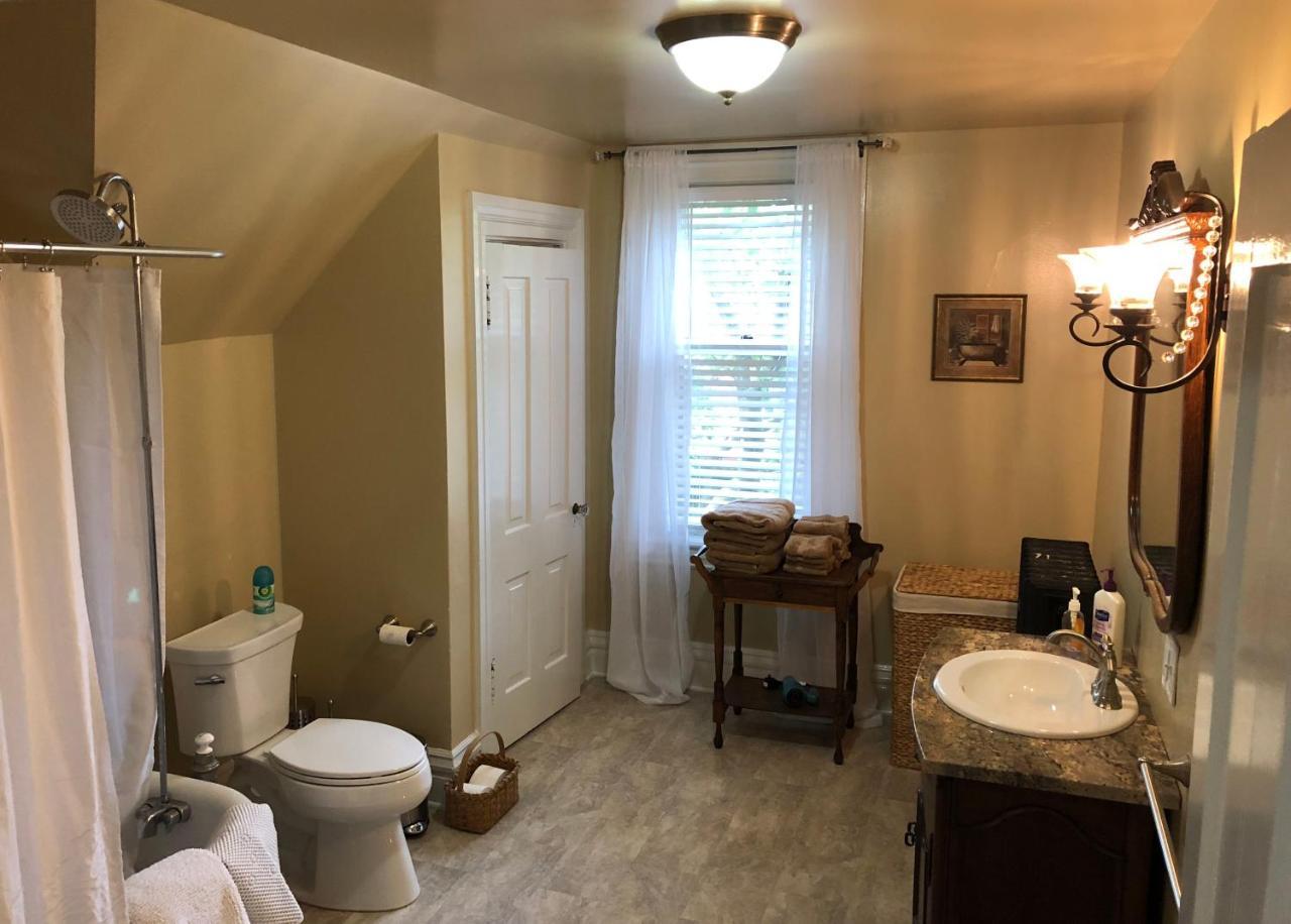 The Parsonage Bed and breakfast 2*